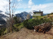24 Roccolo del Tino con sullo sfondo Vetro-Vindiolo-Pizzo di Roncobello